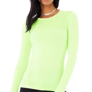 ALO YOGA SEAMLESS ESSENTIAL LONG SLEEVE NEON LIME COLOR SIZE SMALL PTP 14” NWOT